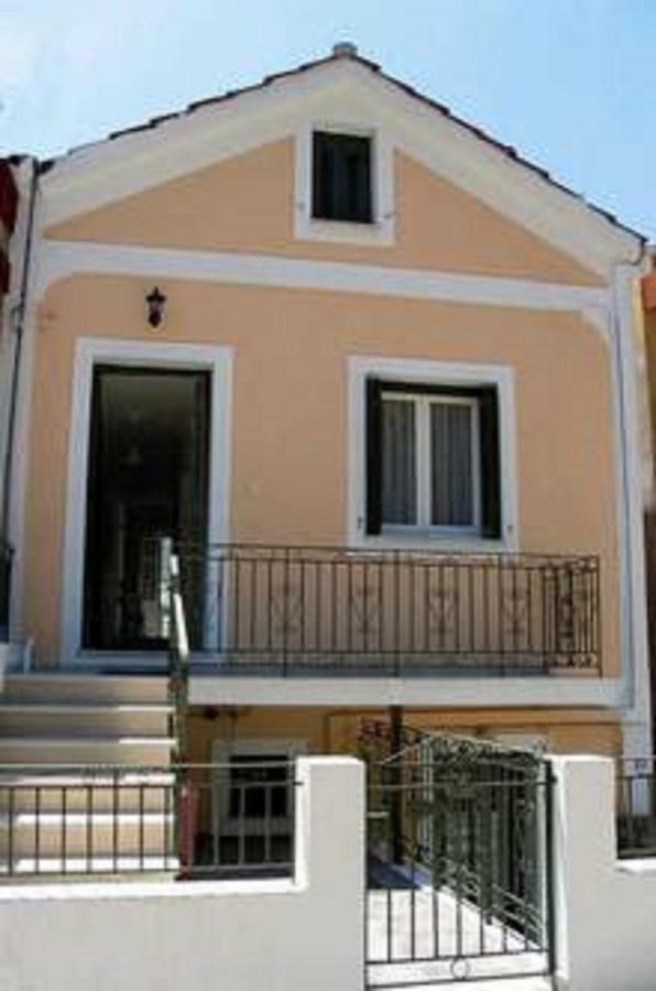 Para Thin Alos Apartment Vathy  Exterior photo